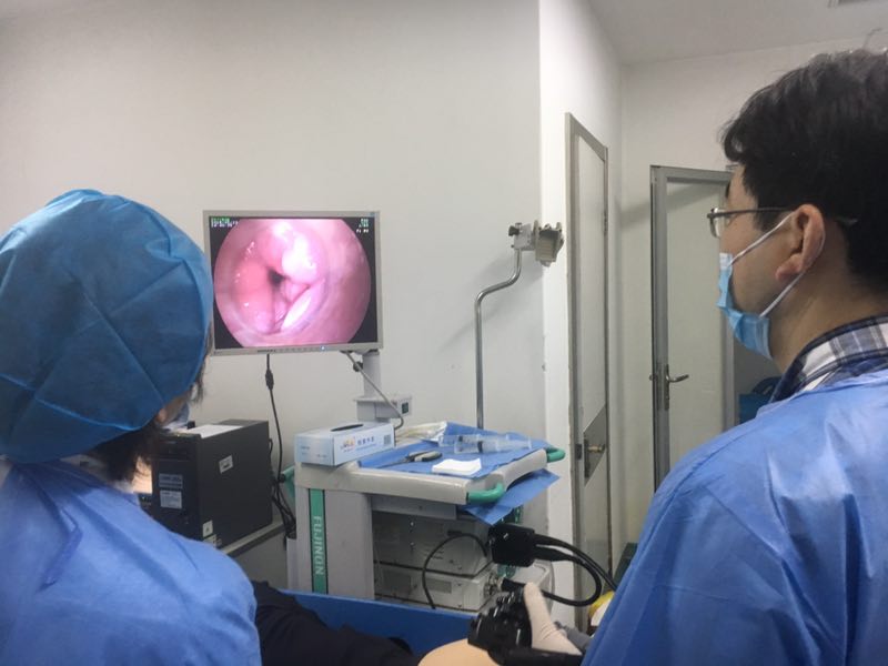 患者沟通,询问患者情况张明教授讲解egvb为了更好的推广微创硬化技术